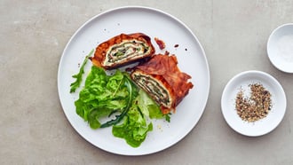 Strudel au lard avec roquette et ricotta