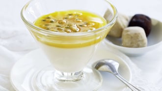 Quitten-Panna-Cotta mit Passionsfruchtsauce
