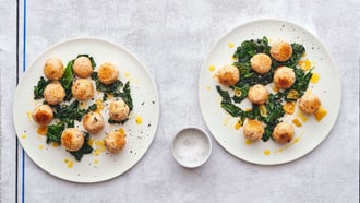 Vollkorn-Gnudi mit Federkohl