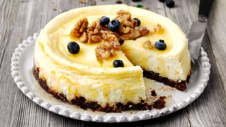 Cheesecake au lait de chèvre avec noix au miel