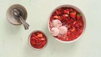 Grütze al rabarbaro con bacche