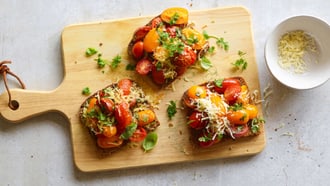 Pane caldo al pomodoro