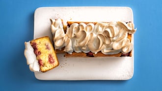 Cake à la fraise et à la rhubarbe