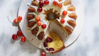 Kouglof au chocolat blanc et aux cerises