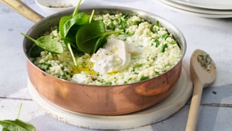 Risotto d’orge aux épinards avec burrata