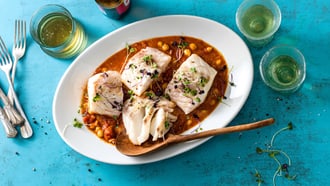 Kabeljau mit Tomaten und Kichererbsen