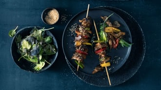 Spiedini di funghi pleurotus ai peperoncini