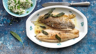 Trota con burro alla salvia e riso al prezzemolo