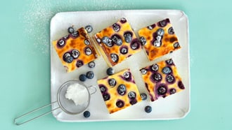 Heidelbeer-Cheesecake-Quadrate