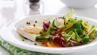 Insalata pasquale con formaggio di capra
