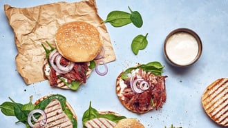 Pulled sparerib burger