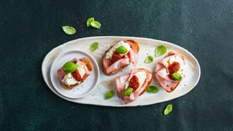 Crostini con mortadella