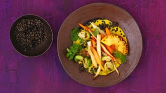 Curry di lenticchie con verdure e ananas