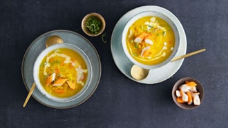 Zuppa di piselli gialli allo zafferano con surimi