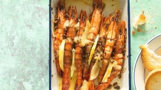 Crevettes géantes au four avec citron et oignon-image