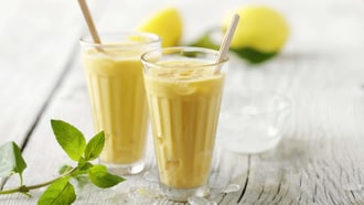 Cocktail fraîcheur à la mangue et à la papaye