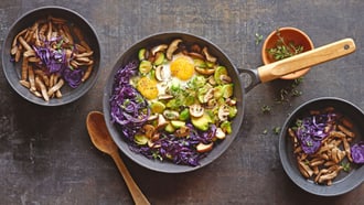 Poêlée de spätzli aux légumes et aux champignons