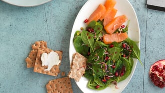 Insalata di spinaci con salmone affumicato