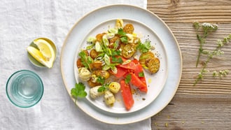 Filet de dos de saumon sur salade de pommes de terre rissolées