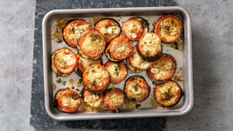 Überbackene Auberginen-Tomaten-Scheiben