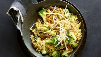 Nudelpfanne mit Broccoli
