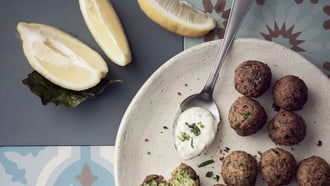 Falafel mit Minze-Crème-fraîche