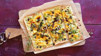 Tarte flambée à la courge et aux canneberges
