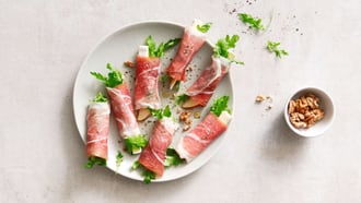 Rotolini di prosciutto di Parma con mela e formaggio