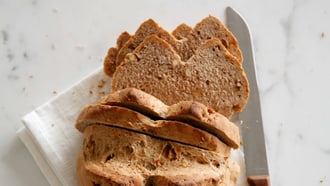 Buttermilchbrot mit Baumnüssen