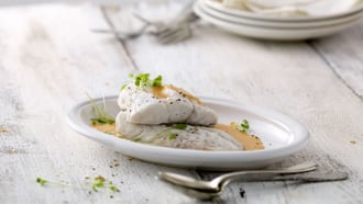 Filetti di nasello con salsa alla paprica e crescione