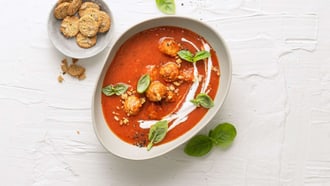 Vegane Tomatensuppe mit Gemüsebällchen
