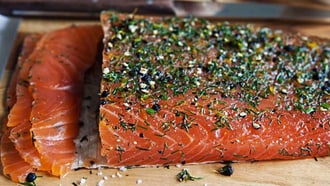 Graved Lachsfilet mit Orange an Wasabi-Honig-Sauce