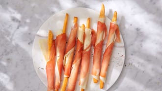Grissini mit Provolone und Rohschinken