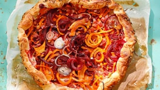 Tarte aux betteraves rouges et à la patate douce