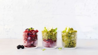 Limetten-Basilikum-Brombeer-Granita