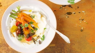 Salzige Joghurtbowl mit Honig
