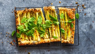 Tarte feuilletée aux asperges