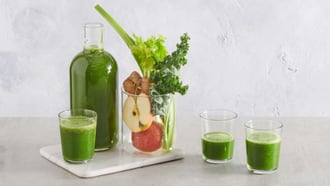 Smoothie di cavolo piuma con mela e zenzero