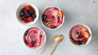 Nice cream ai frutti di bosco e granola