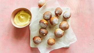 Mini-boules de Berlin à la crème de fleurs de sureau