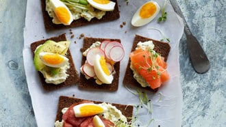 Tartine assortite con salsa tartara