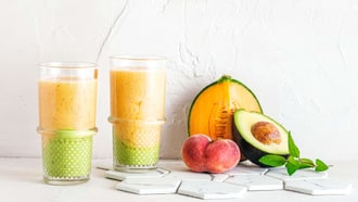 Pfirsich-Melonen-Avocado-Smoothie