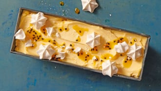 Passionsfruchtsorbet mit Meringue