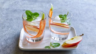 Karotten-Apfel-Minze-Wasser
