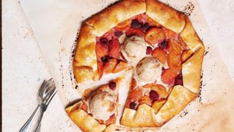 Galette aux abricots et aux framboises