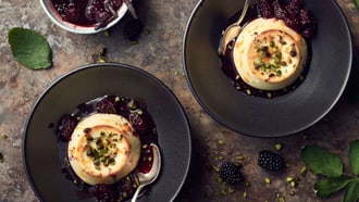 Ricotta al forno con composta di more
