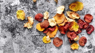 Chips de légumes colorées