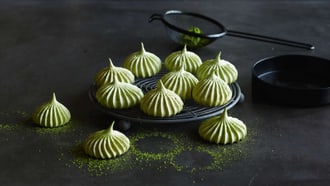 Matcha-Meringues