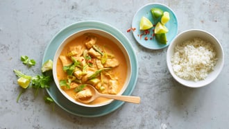 Curry rouge thaï avec poulet poché