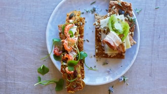 Pane croccante ai semi: al naturale e con mango e curcuma